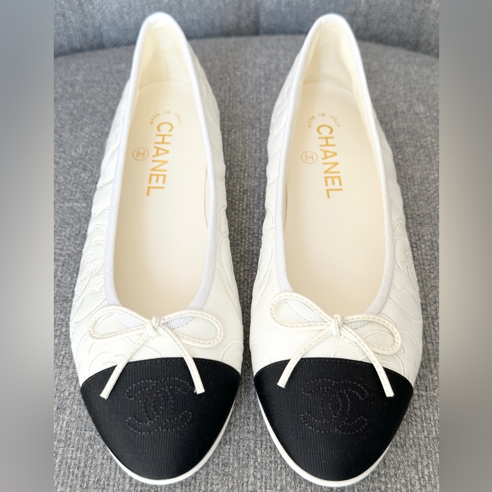 CHANEL CC LOGO CAMELLIA WHITE NYLON BALLET BALLERINA FLATS SHOES 37.5C